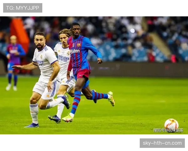 哈维回撤接应如何重塑中场组织？新援对比凸显其不可替代性